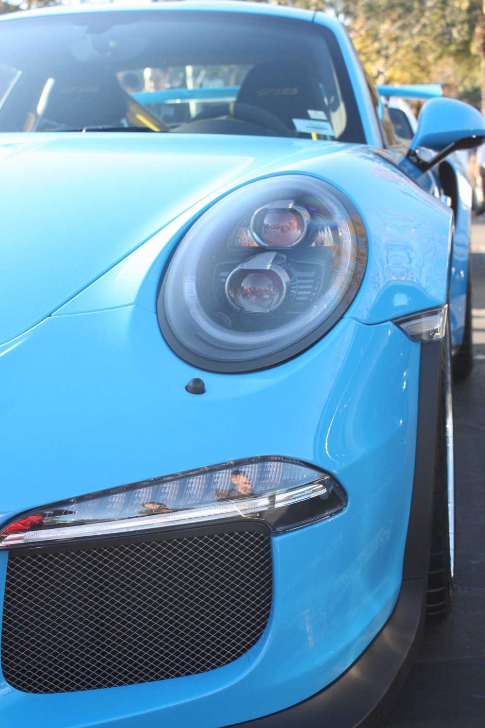 blue GT3rs right headlight