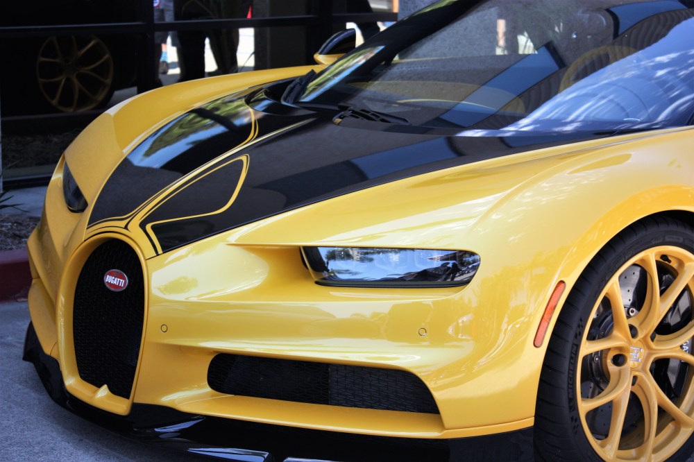 hell bee chiron diagnal shot of hood