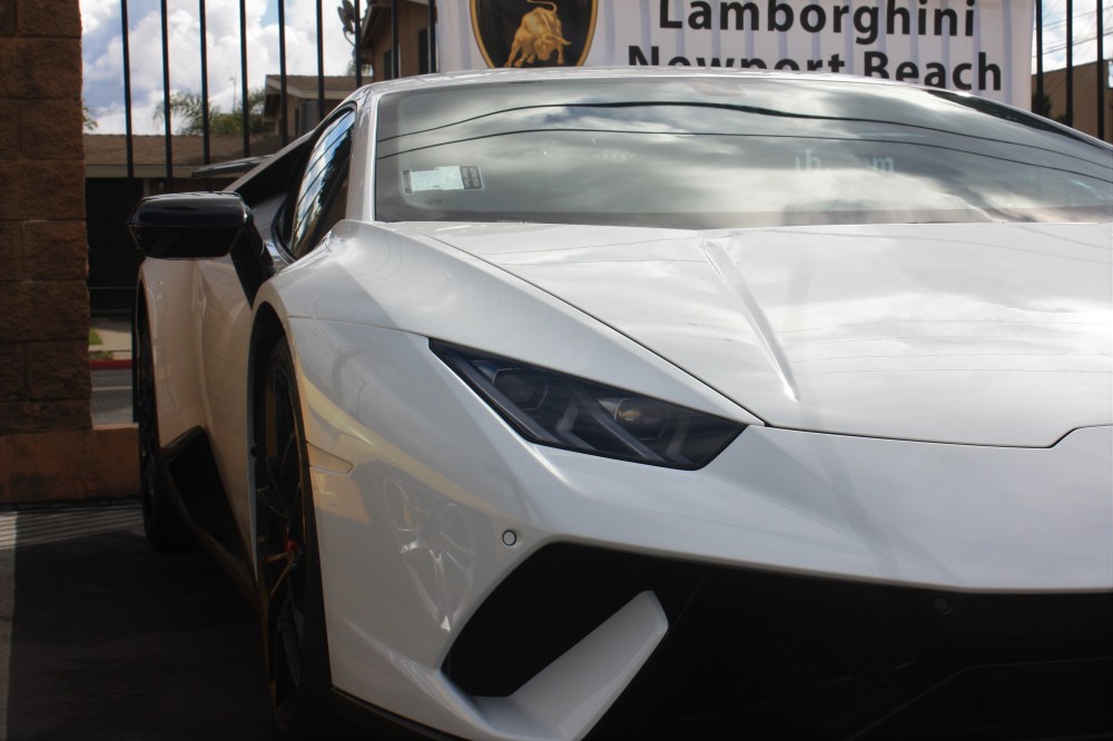 white huracan performmante quarter landscape